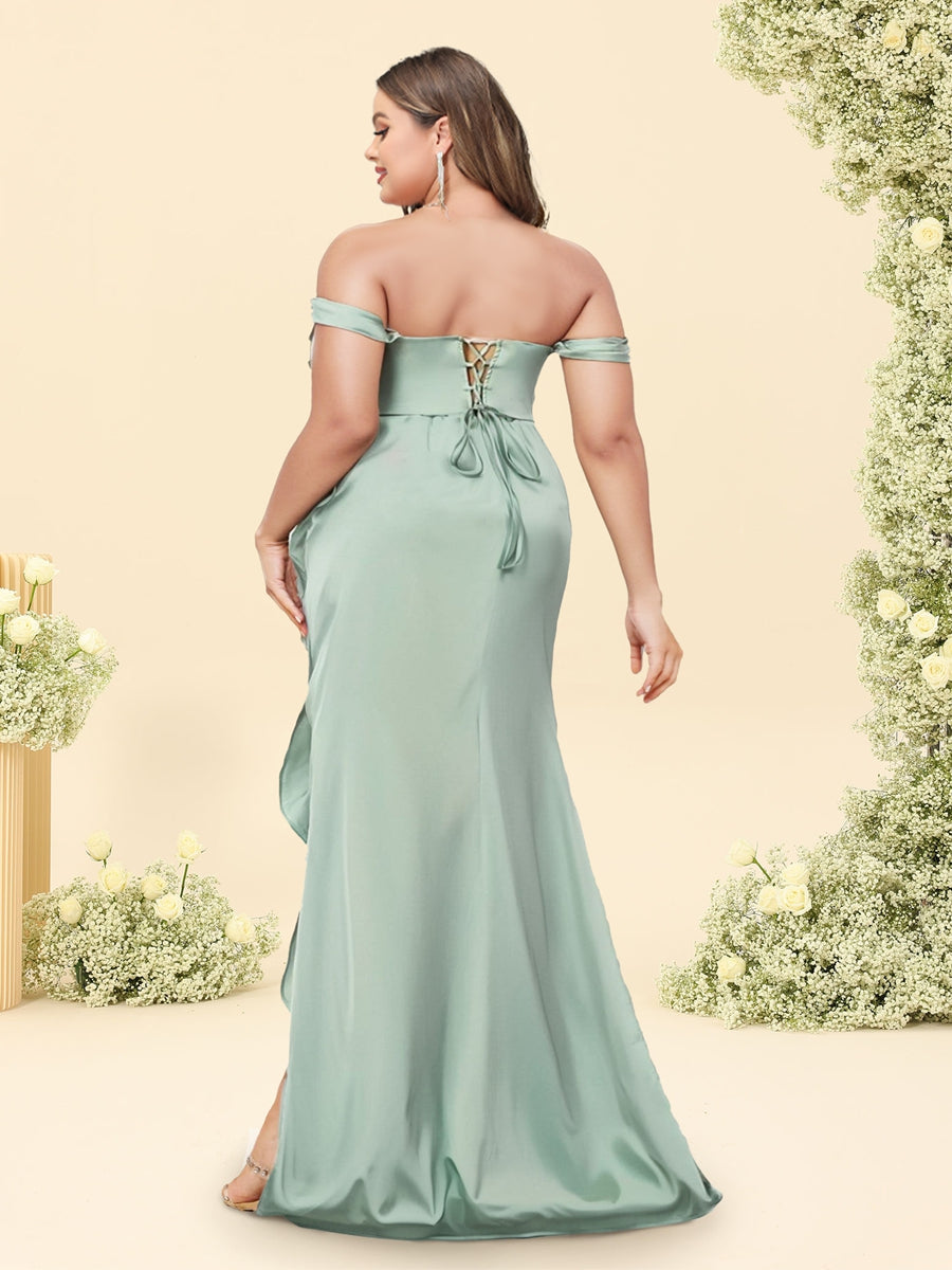 Sheath/Column Off-the-Shoulder Ruched Long Plus Size Bridesmaid Dresses with Ruffles - 画像 (2)