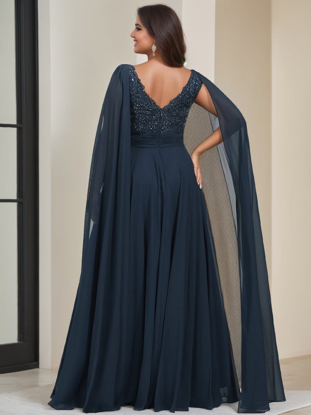 A-Line/Princess V-Neck Sleeveless Floor length Plus Size Mother of the Bride Dresses with Sequins & Watteau Train - 画像 (2)