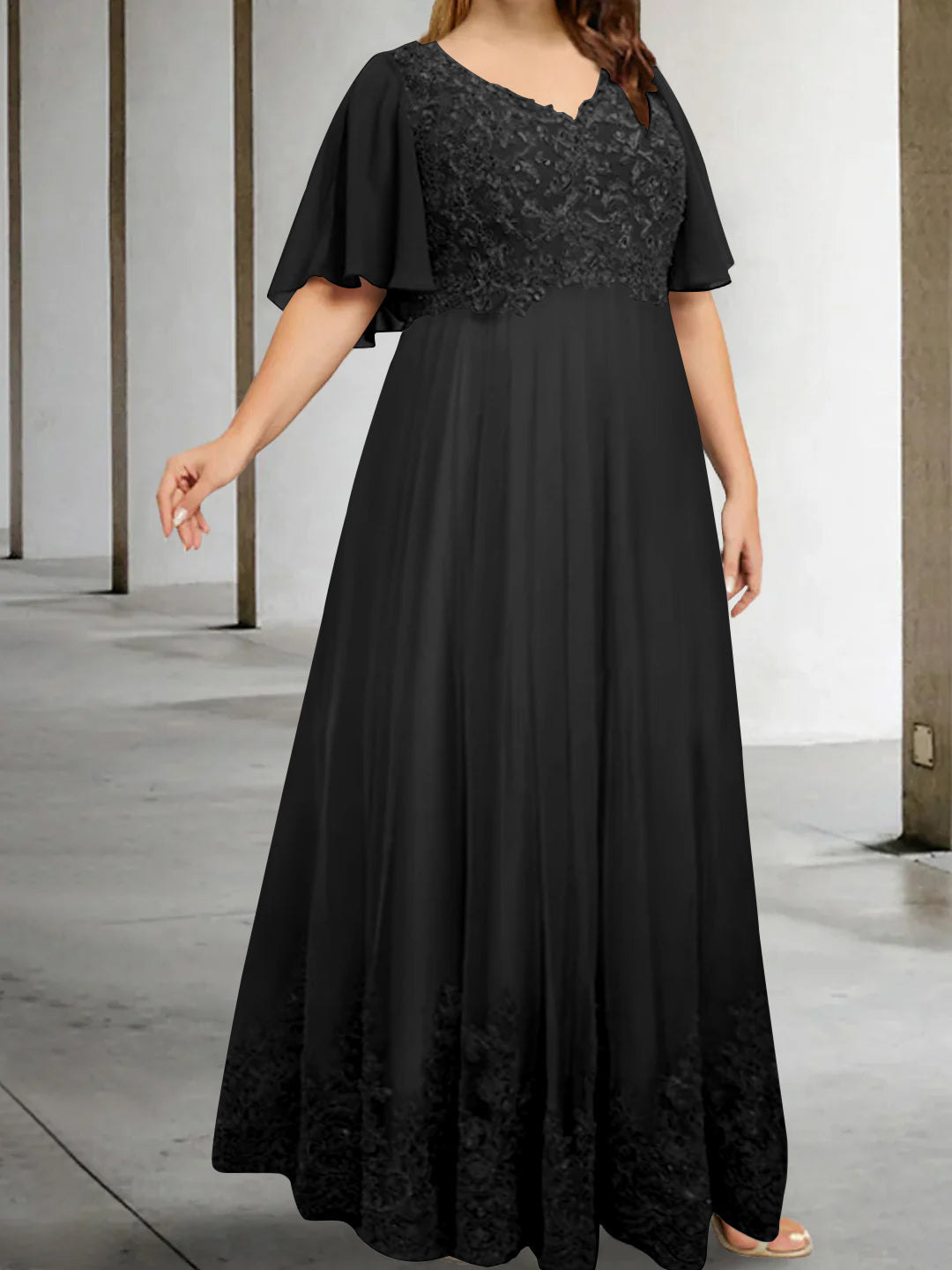 A-Line/Princess V-Neck Half Sleeves Floor-Length Plus Size Mother of the Bride Dresses with Appliques - Image 3