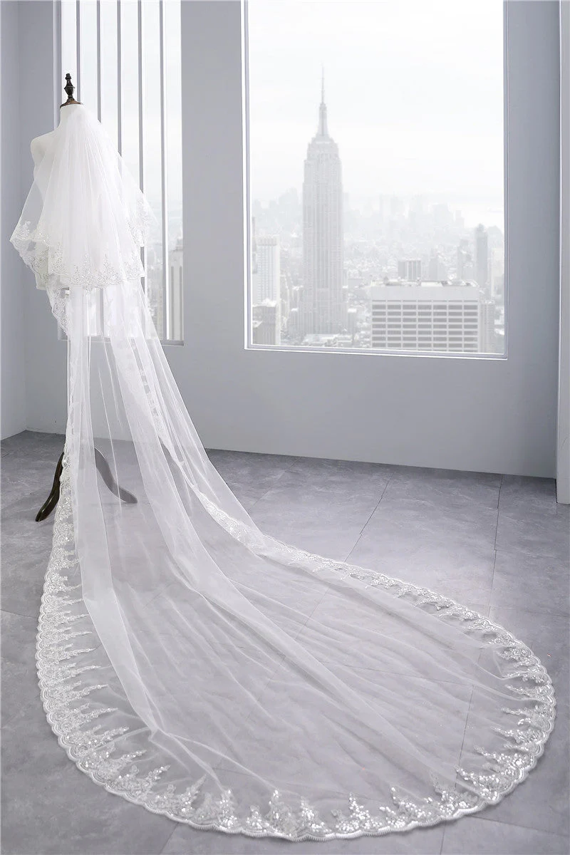 Two-tier Stylish Wedding Veil with sequins - 画像 (2)