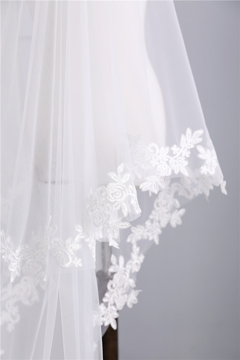 Two-tier Long Lace Wedding Veil with Appliques - 画像 (5)