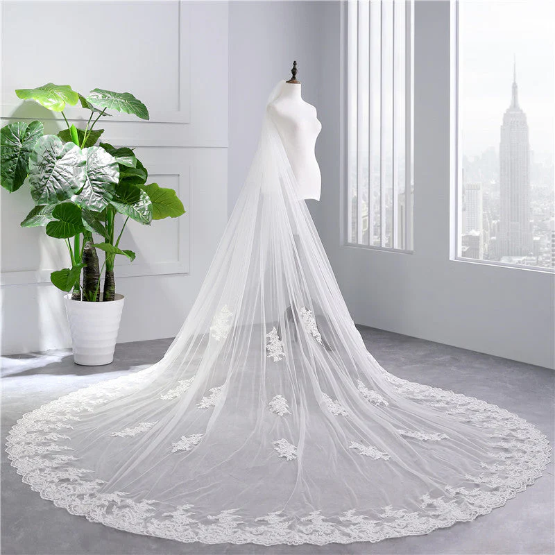 Two-tier Ultra Wide Lace Wedding Veil with Appliques - 画像 (3)