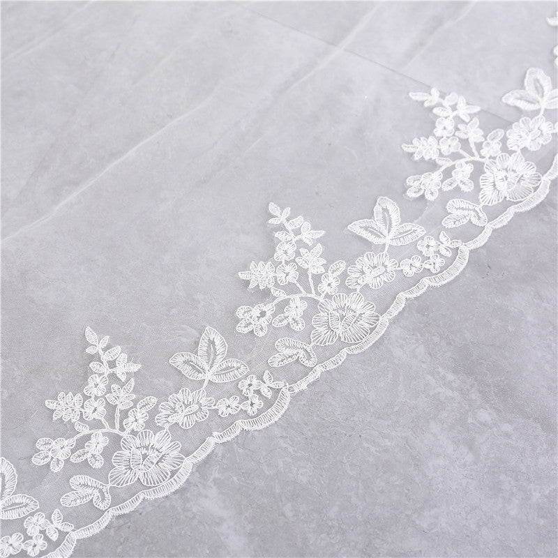 One-tier Lace Wedding Veil with Appliques - 画像 (5)