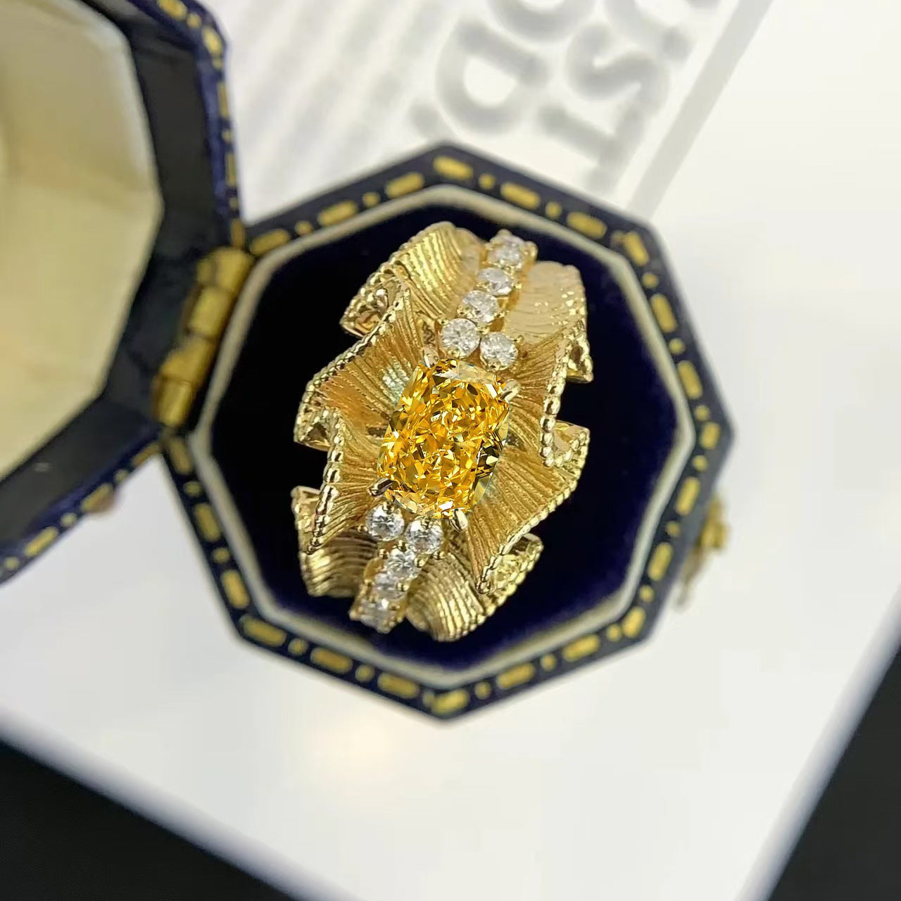 Vintage Yellow Diamond Lace Frill Wrought Gold Women's Ring - 画像 (6)